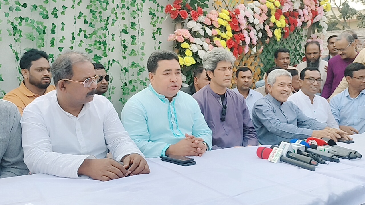বাঞ্ছারামপুরে বিএনপির জোট প্রার্থী জোনায়েদ সাকির বিভিন্ন অভিযোগ তুলে সংবাদ সম্মেলন